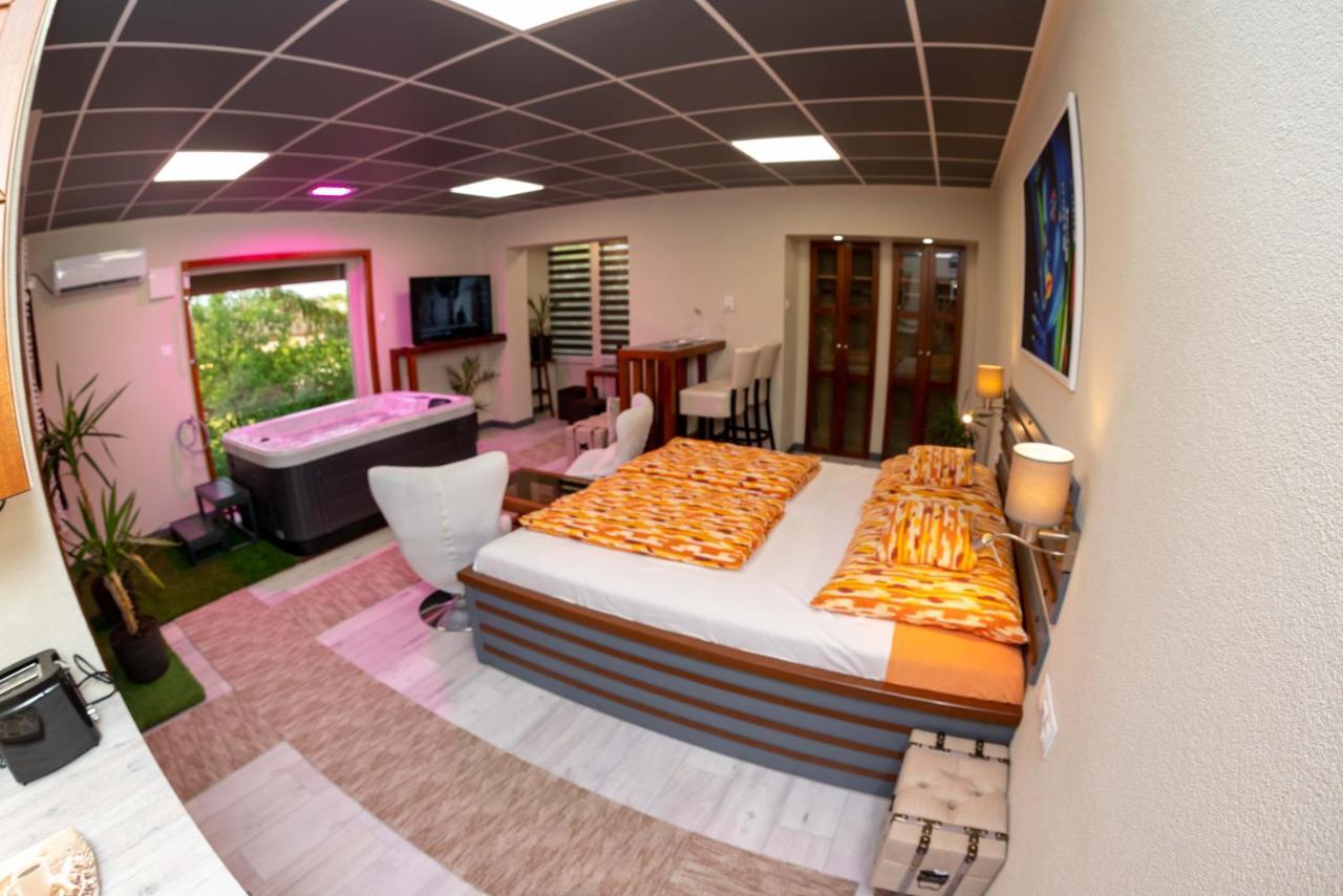 E 14 Aparthotel Berekfürdő Εξωτερικό φωτογραφία